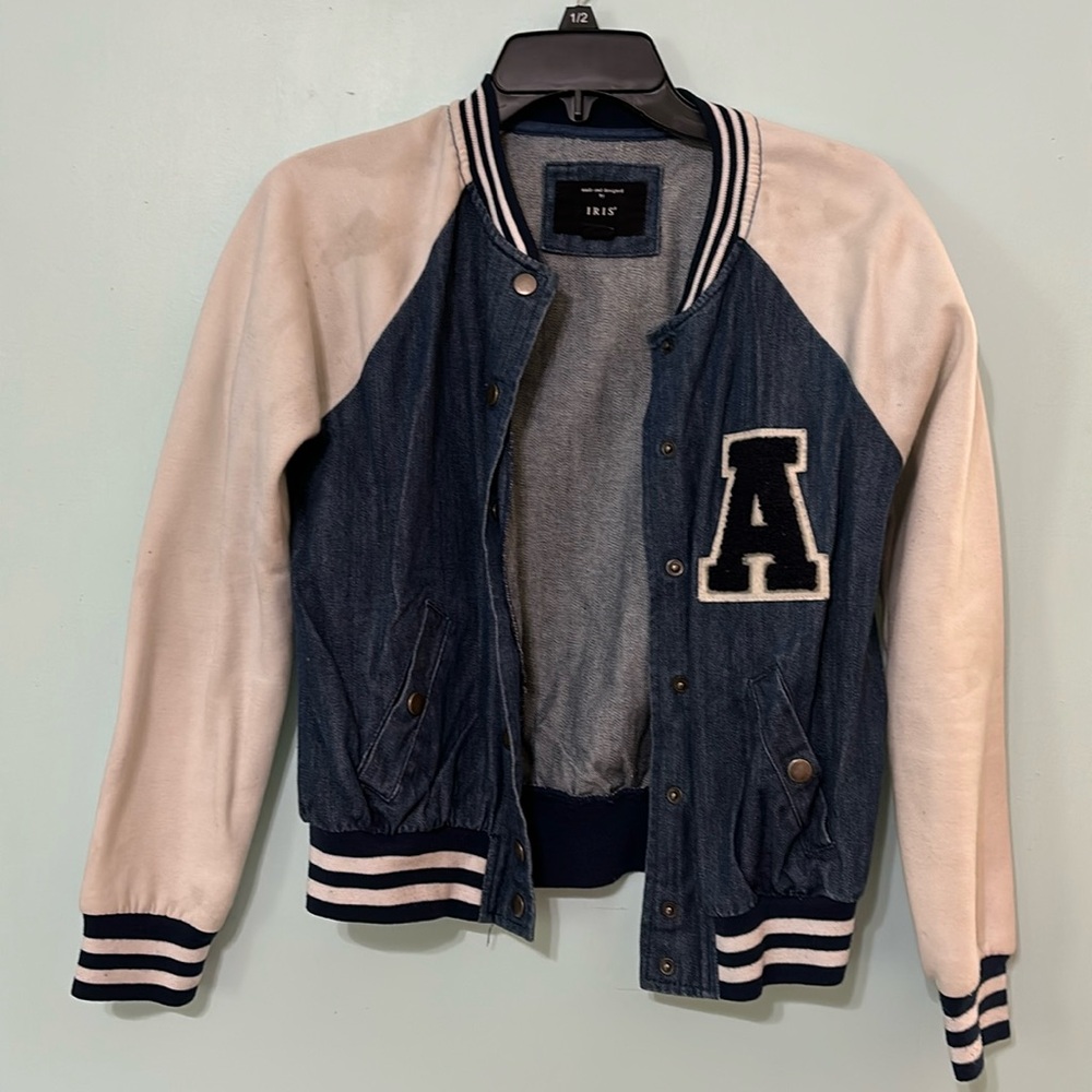 Jacket from iris, size M. Comfy and stretchy, lightly worn, decent condition